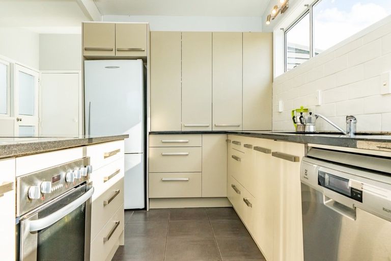 Photo of property in 3a Pah Road, Cockle Bay, Auckland, 2014