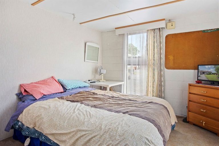 Photo of property in 7 Main North Road, Woodend, 7610