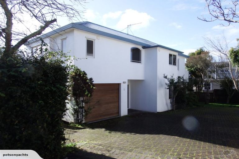 Photo of property in 5 Alfred Street, Northcote Point, Auckland, 0627