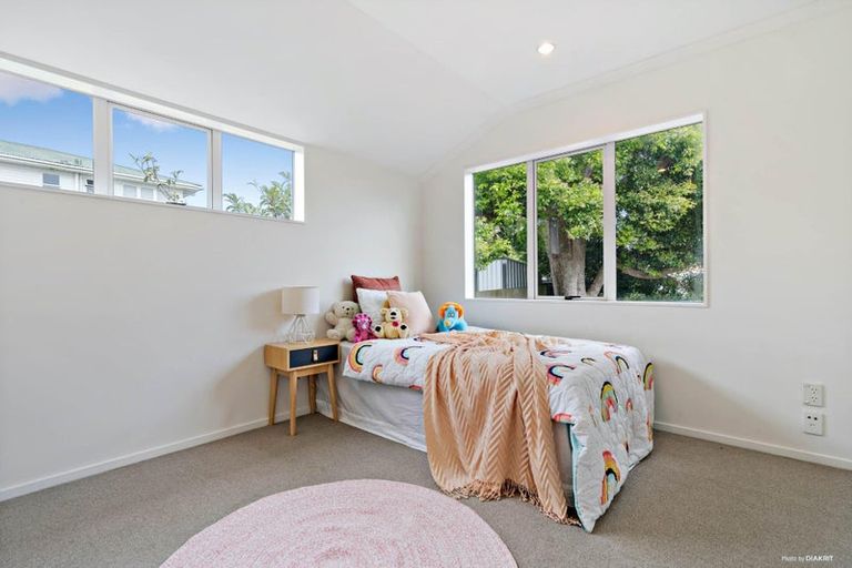 Photo of property in 11a Gerwyn Place, Pakuranga Heights, Auckland, 2010