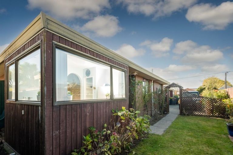 Photo of property in 2/279 Sawyers Arms Road, Bishopdale, Christchurch, 8053