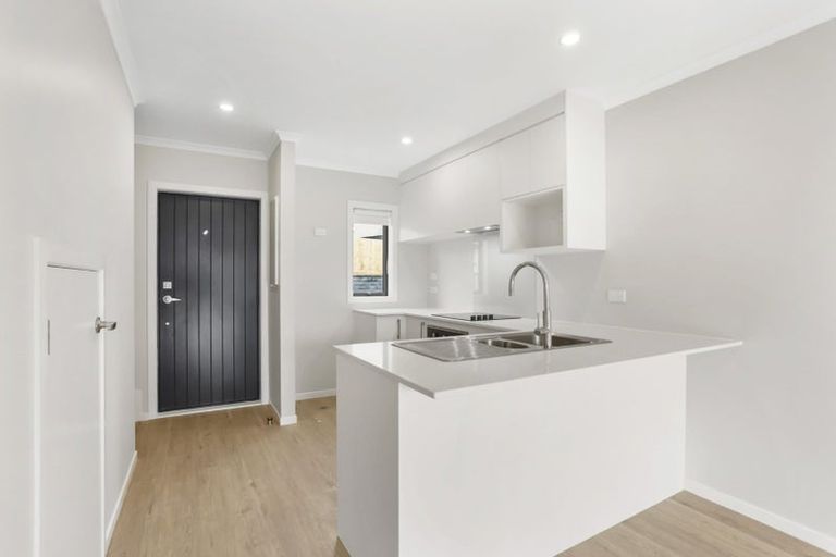 Photo of property in 2/125b Metcalfe Road, Ranui, Auckland, 0612