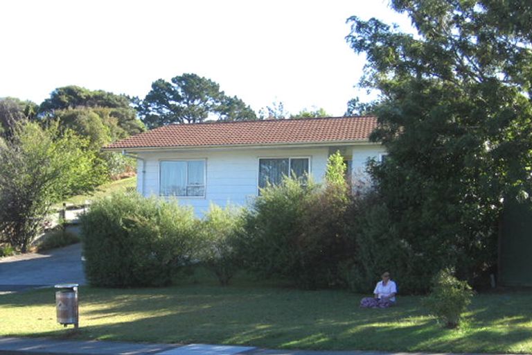 Photo of property in 98 Moire Road, West Harbour, Auckland, 0618