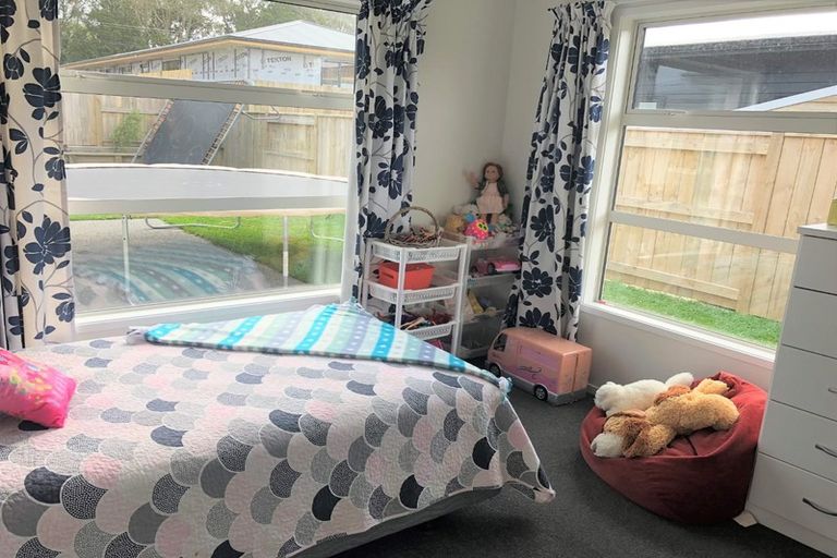 Photo of property in 15 Coutts Way, Fitzherbert, Palmerston North, 4410