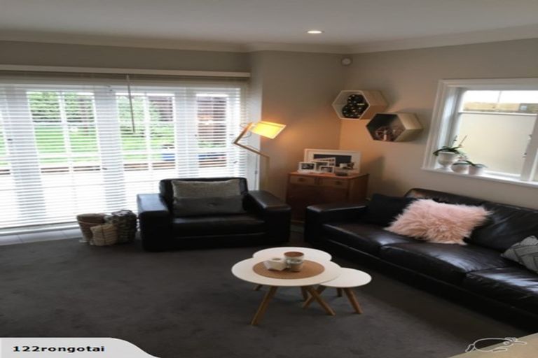 Photo of property in 122 Rongotai Road, Kilbirnie, Wellington, 6022