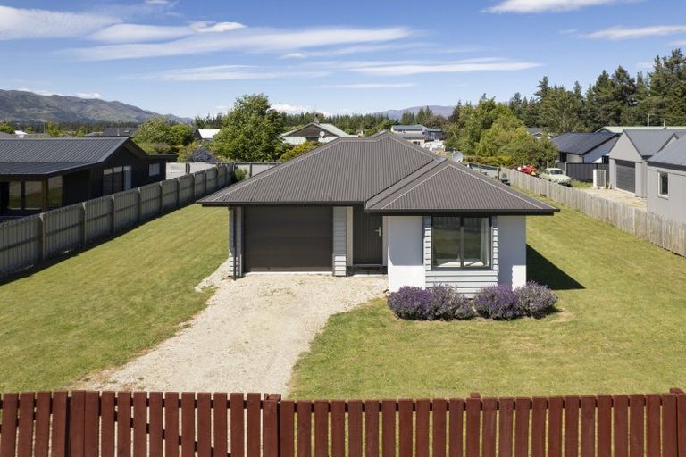 Photo of property in 16 Francis Lane, Lake Hawea, Wanaka, 9382