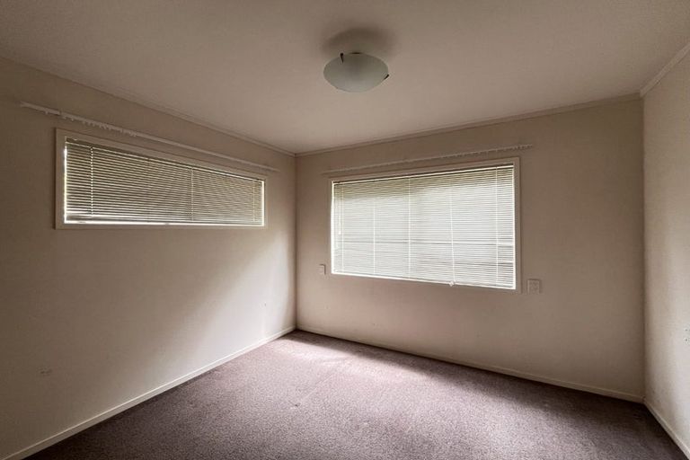 Photo of property in 2/1 Sylvan Park Avenue, Milford, Auckland, 0620