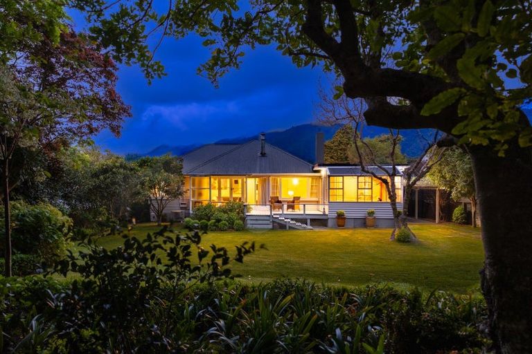 Photo of property in 28 Karu Crescent, Waikanae, 5036