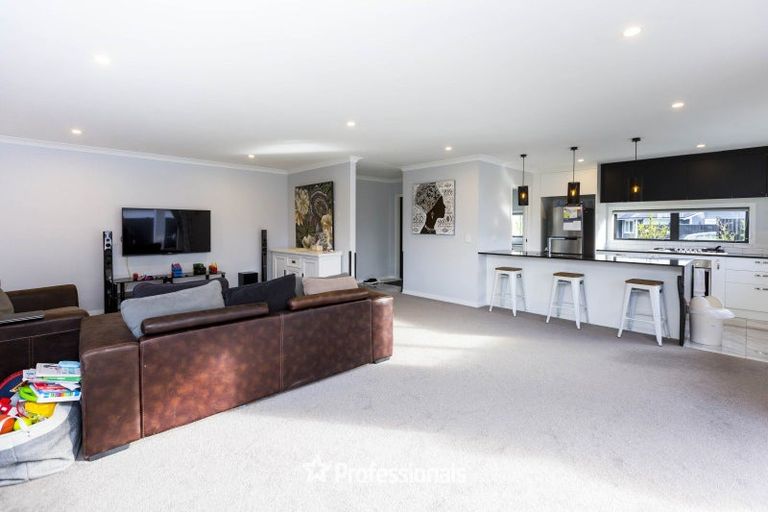 Photo of property in 10 Kerrigan Crescent, Wallaceville, Upper Hutt, 5018