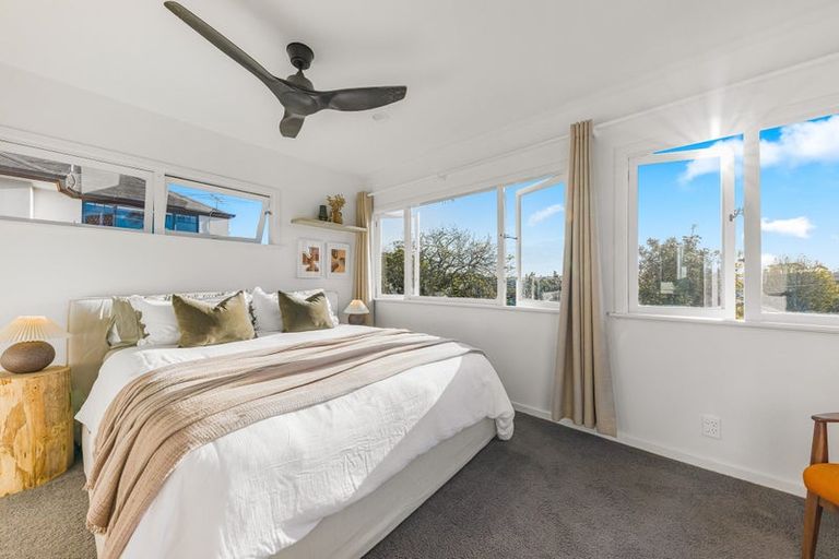 Photo of property in 1/150 East Coast Road, Forrest Hill, Auckland, 0620