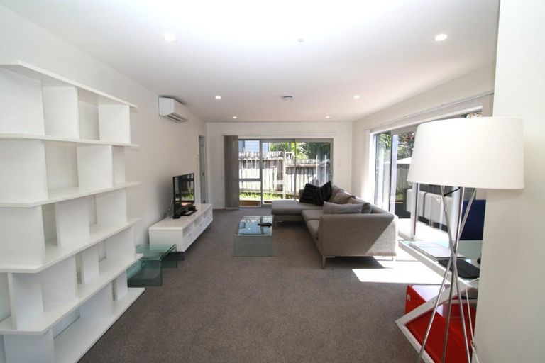 Photo of property in 5 Waterloo Place, Westown, New Plymouth, 4310