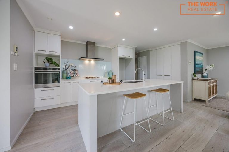 Photo of property in 33 Captain Mitchell Drive, Opaheke, Papakura, 2113