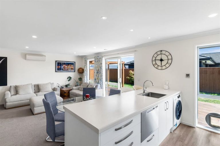 Photo of property in 3a Shillingford Boulevard, Rolleston, 7615