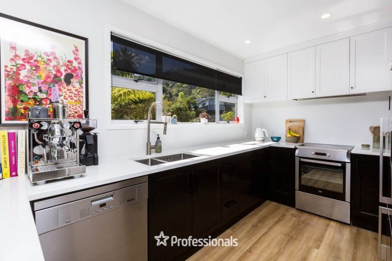 Photo of property in 96 Kamahi Street, Stokes Valley, Lower Hutt, 5019