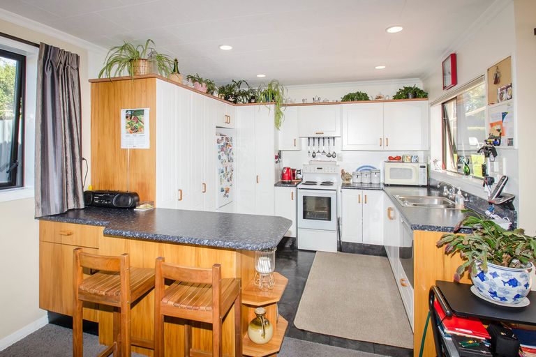 Photo of property in 16 Severn Street, Green Island, Dunedin, 9018