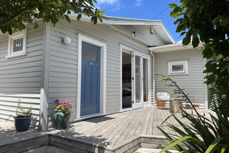 Photo of property in 22 St Michaels Avenue, Point Chevalier, Auckland, 1022