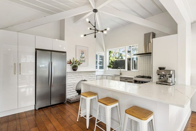 Photo of property in 1/157 Glenfield Road, Hillcrest, Auckland, 0626