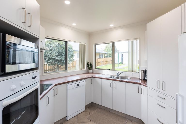 Photo of property in 63 Pacific Drive, Fitzherbert, Palmerston North, 4410