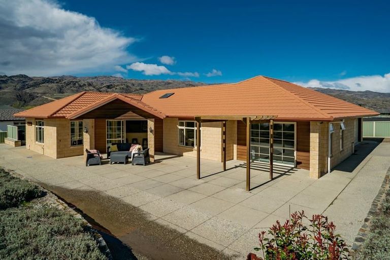 Photo of property in 56 Missy Crescent, Mount Pisa, Cromwell, 9383