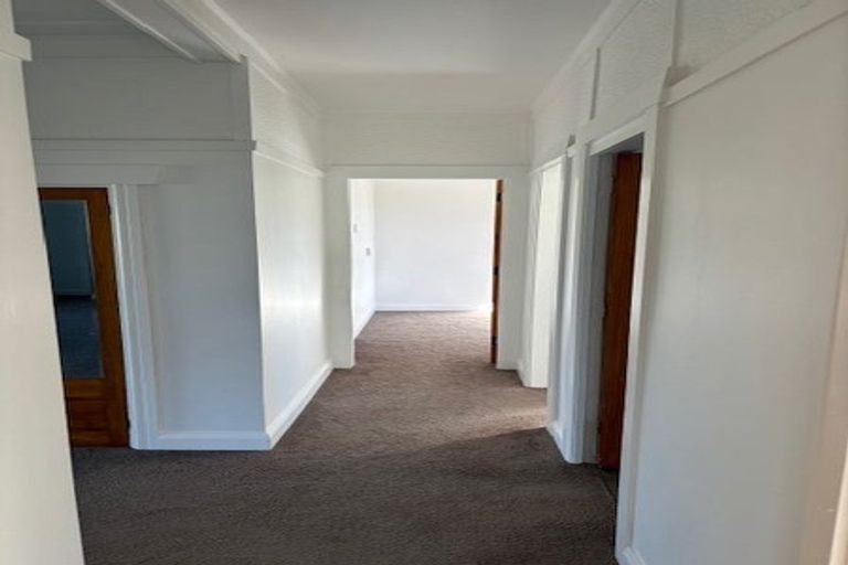 Photo of property in 18 Queens Road, Glen Avon, New Plymouth, 4312