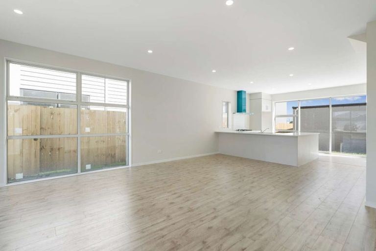 Photo of property in 20a Hollowout Street, Takanini, 2112