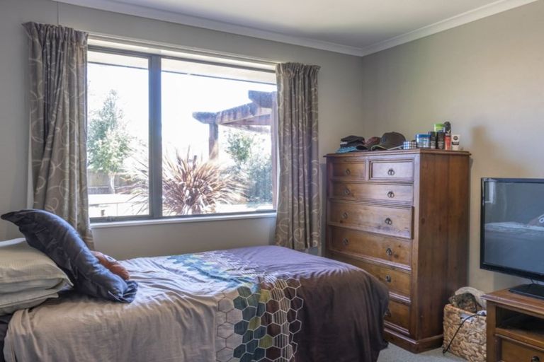 Photo of property in 15 Antrim Place, Nawton, Hamilton, 3200