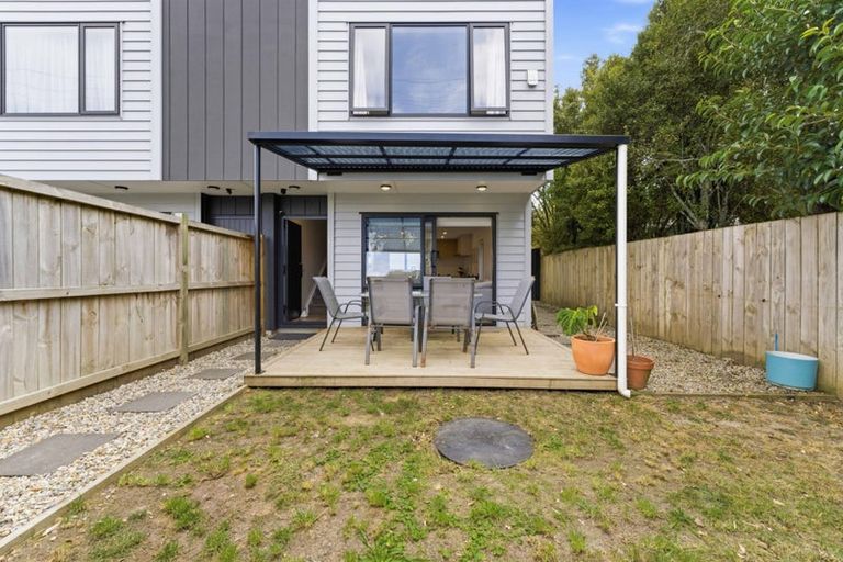 Photo of property in 2/314 Royal Road, Massey, Auckland, 0614
