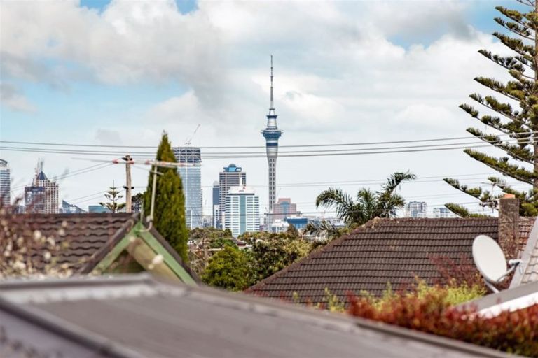 Photo of property in 3 Coronation Street, Belmont, Auckland, 0622