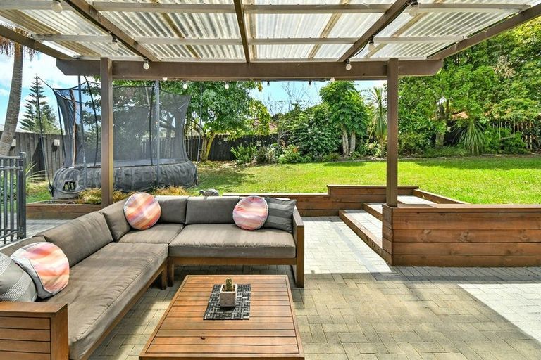 Photo of property in 9 Rarahu Place, The Gardens, Auckland, 2105