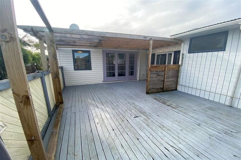 Photo of property in 18 Mcleod Road, Weymouth, Auckland, 2103
