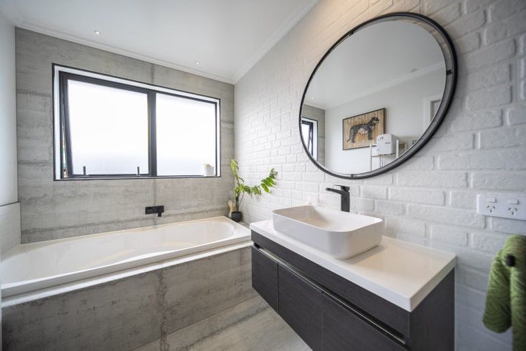 Photo of property in 10 Orbell Crescent, Te Anau, 9679