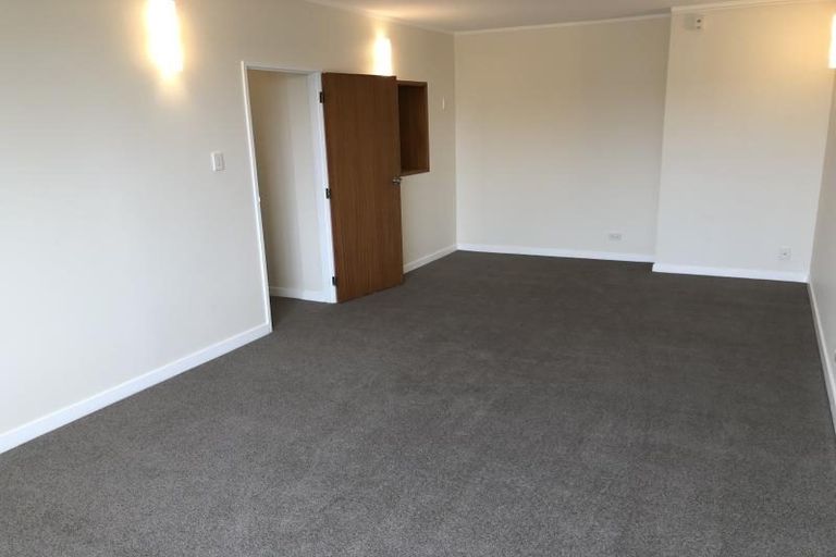 Photo of property in Hobson Court Flats, 28/70 Hobson Street, Thorndon, Wellington, 6011