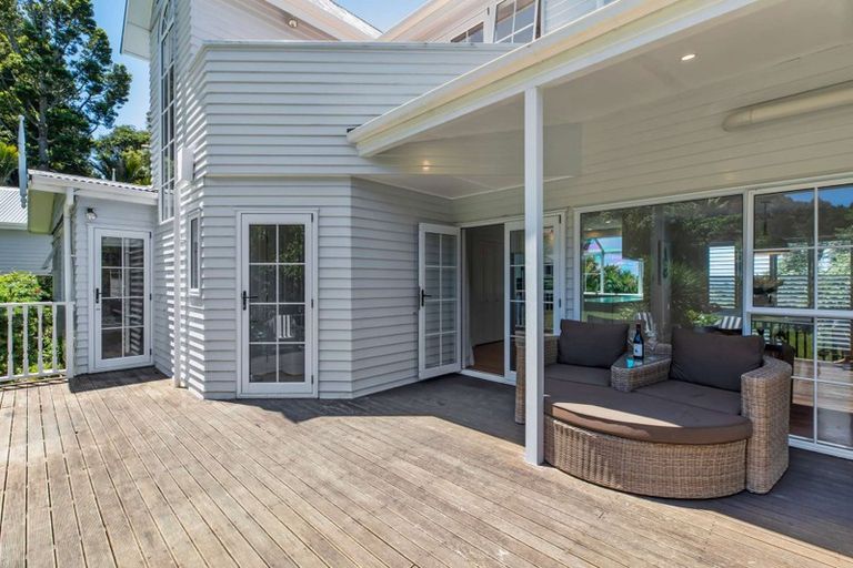 Photo of property in 207 Woodlands Park Road, Titirangi, Auckland, 0604