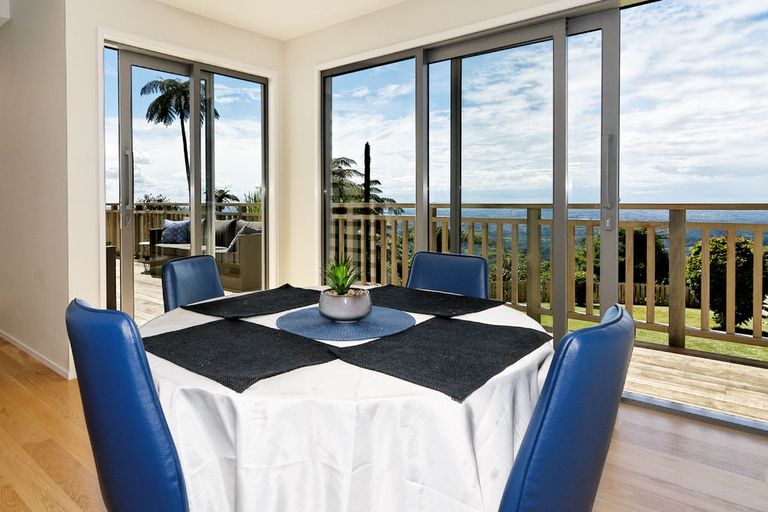 Photo of property in 23 Quinns Road, Waiatarua, Auckland, 0612