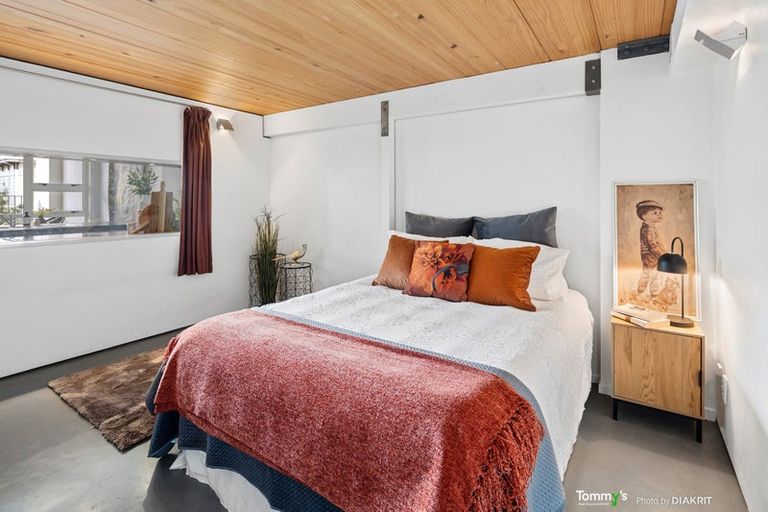 Photo of property in Stadium Garden Flats, 104/107 Thorndon Quay, Pipitea, Wellington, 6011