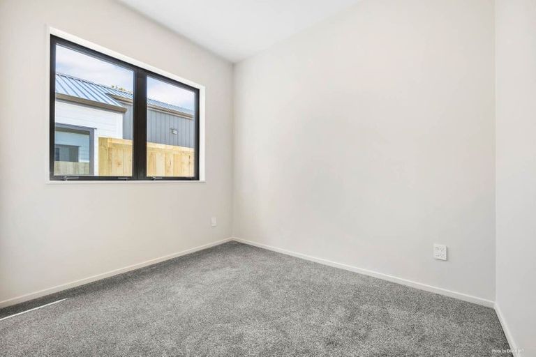 Photo of property in 62d Woodside Road, Massey, Auckland, 0614