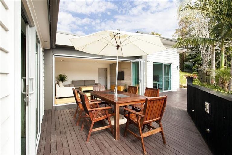 Photo of property in 78 Beach Road, Castor Bay, Auckland, 0620
