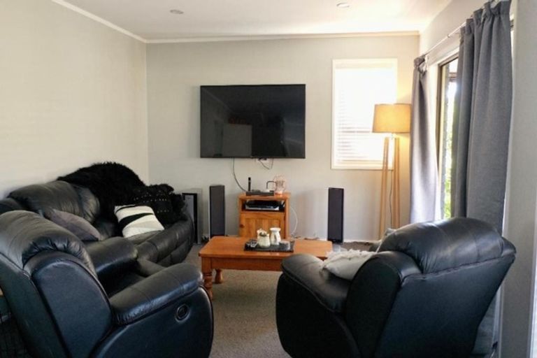 Photo of property in 2/51 Shakespeare Road, Milford, Auckland, 0620