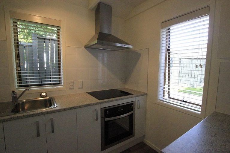 Photo of property in 1/5 Elderwood Lane, Belmont, Auckland, 0622