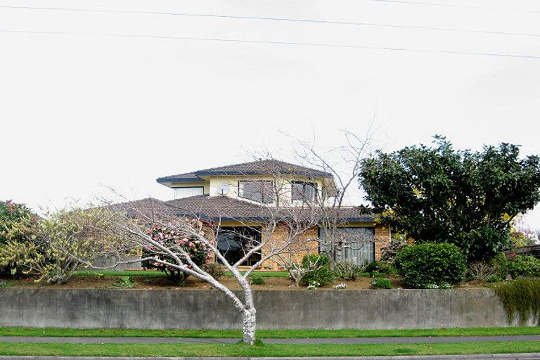 Photo of property in 13 Karina Road, Merrilands, New Plymouth, 4312