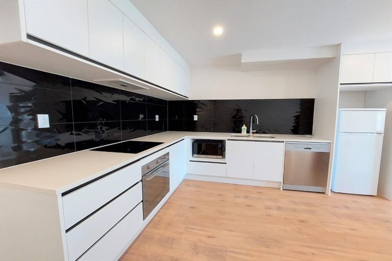 Photo of property in 7 Lilac Lane, Oteha, Auckland, 0632