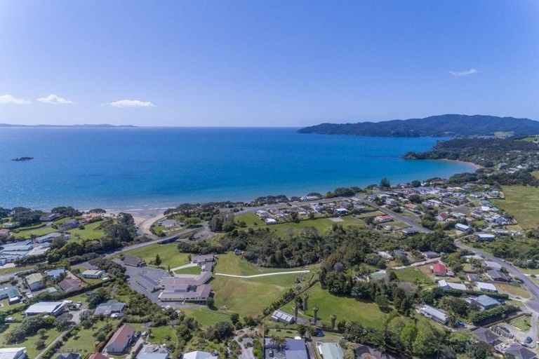 Photo of property in 4 Lori Lane, Coopers Beach, 0420