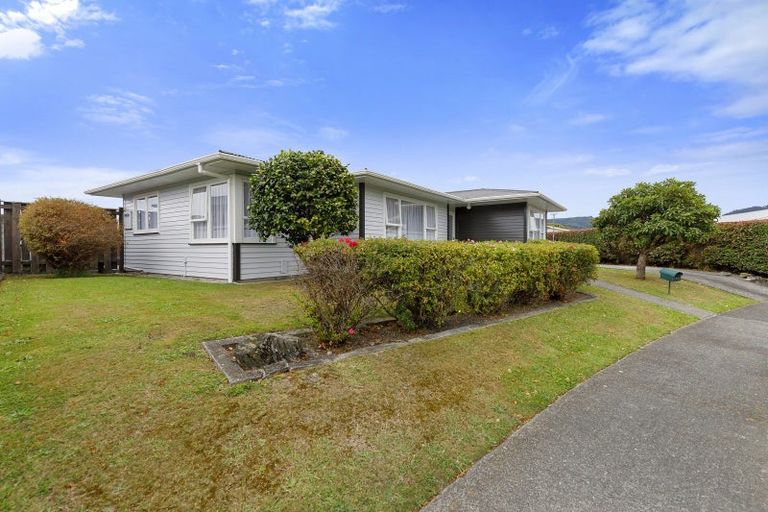 Photo of property in 15 Bonnie Glen Crescent, Ebdentown, Upper Hutt, 5018