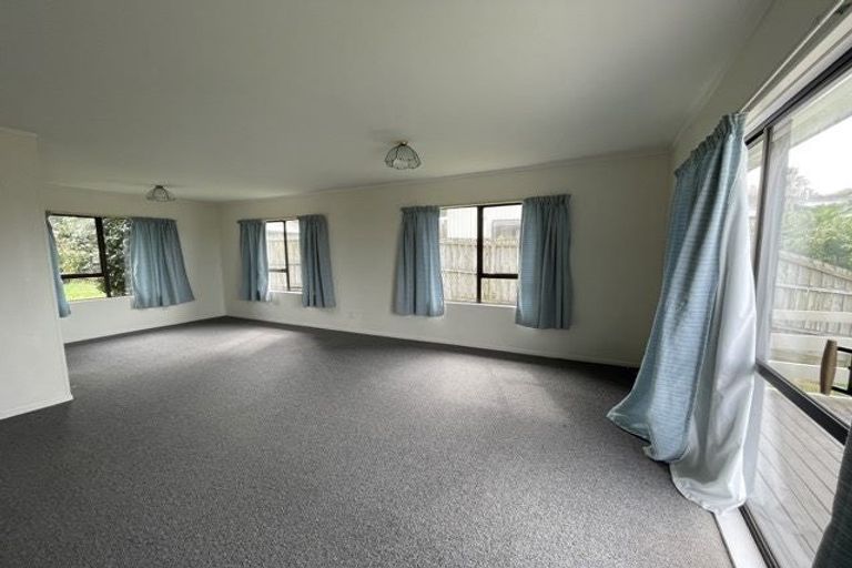 Photo of property in 12 Sumich Place, West Harbour, Auckland, 0618