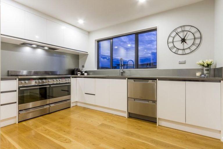 Photo of property in 37 Te Oneroa Way, Long Bay, Auckland, 0630