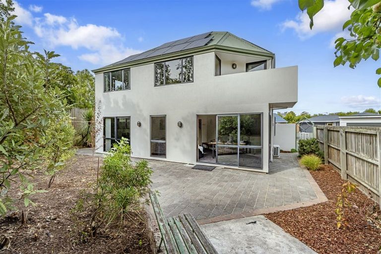 Photo of property in 3a Memorial Avenue, Ilam, Christchurch, 8053
