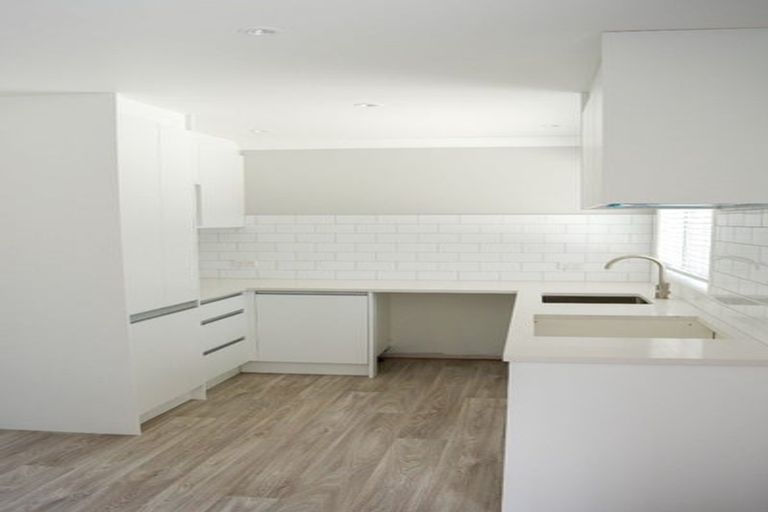 Photo of property in 40e Kervil Avenue, Te Atatu Peninsula, Auckland, 0610