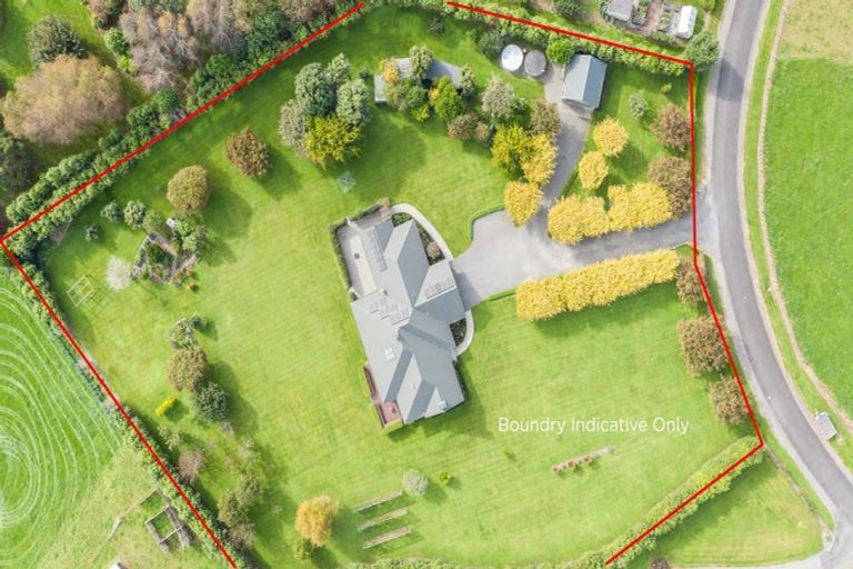 Photo of property in 22 Waipuna Grove, Levin, 5571