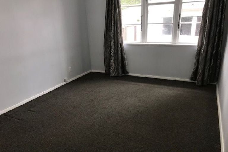 Photo of property in 1 Brown Grove, Fairfield, Lower Hutt, 5011