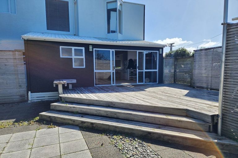 Photo of property in 9 Sackville Street, Fitzroy, New Plymouth, 4312